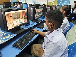 Students practice using AR at spatial.io.